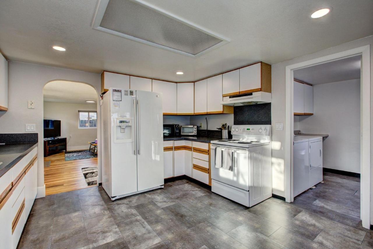 Little Blue Bungalow: Pet-Friendly Oasis near BSU and Downtown Boise Exterior photo