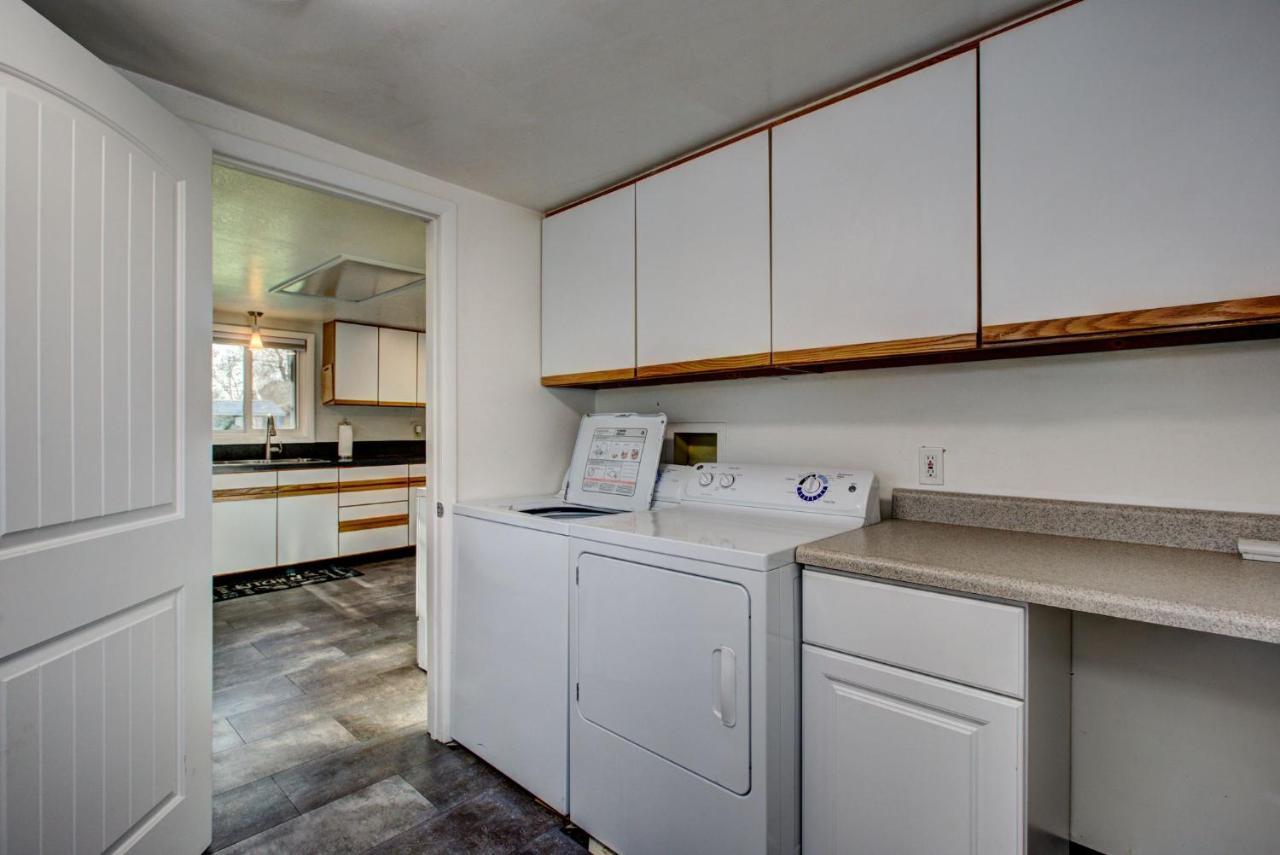 Little Blue Bungalow: Pet-Friendly Oasis near BSU and Downtown Boise Exterior photo