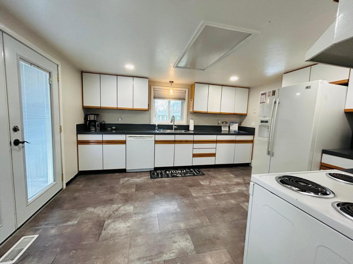 Little Blue Bungalow: Pet-Friendly Oasis near BSU and Downtown Boise Exterior photo